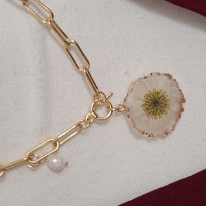 (Gave As Free Gift)🍄Host Pick🍄NWT....Gold Daisy Pendant W/Pearl